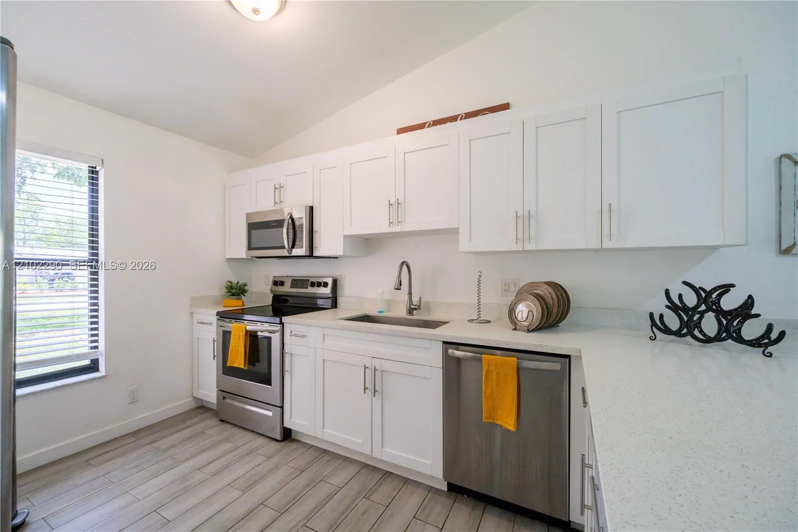 1200 Hyacinth Place #0