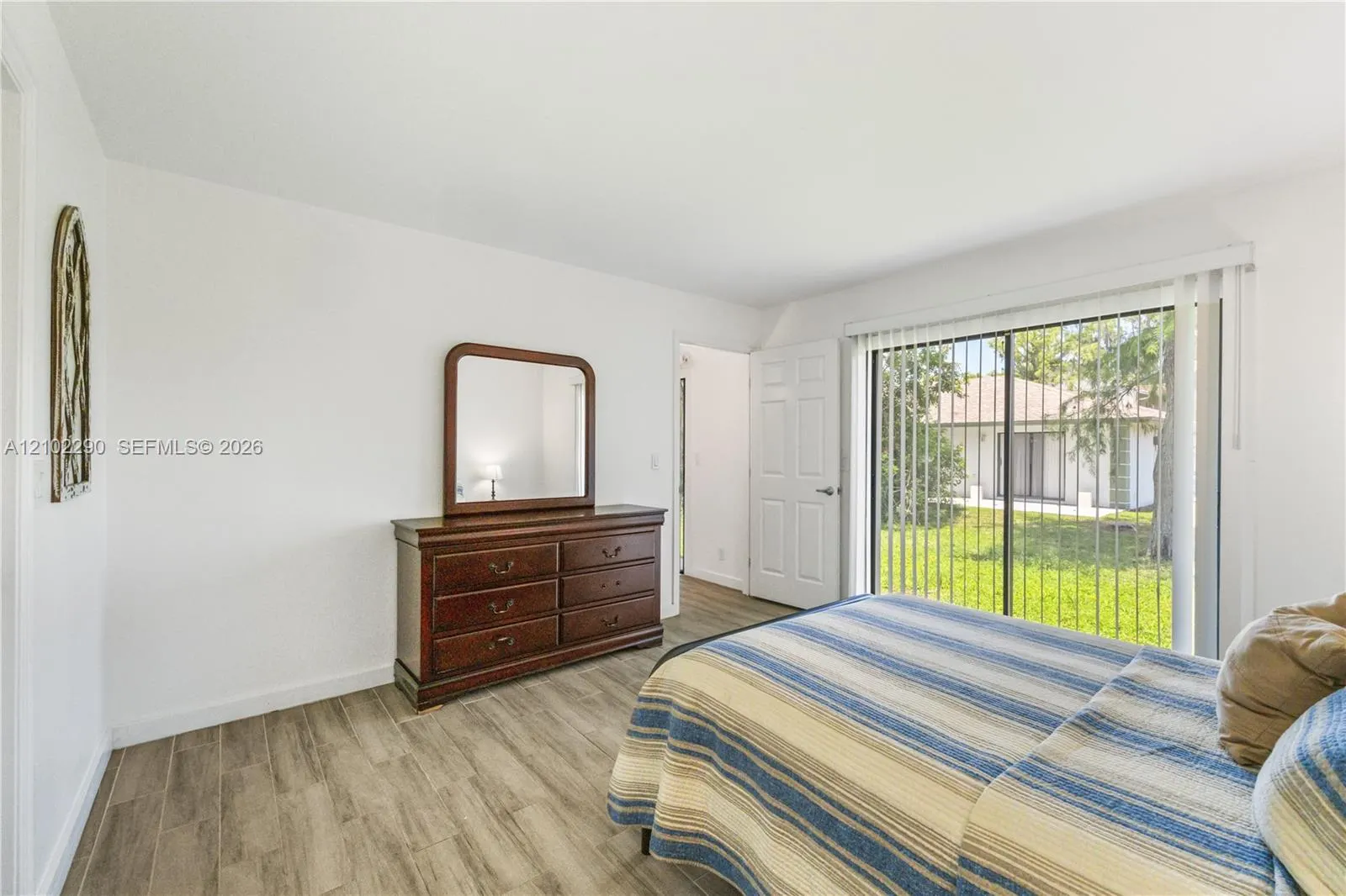 1200 Hyacinth Place #0