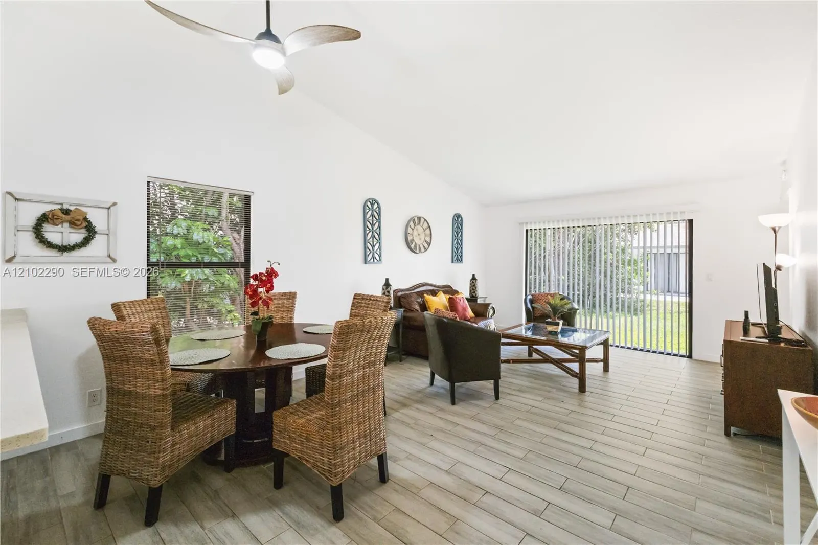 1200 Hyacinth Place #0