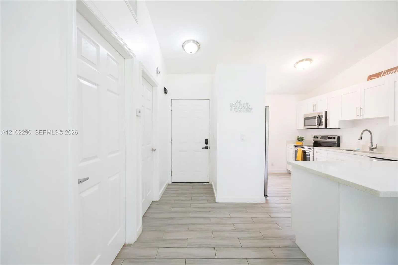 1200 Hyacinth Place #0