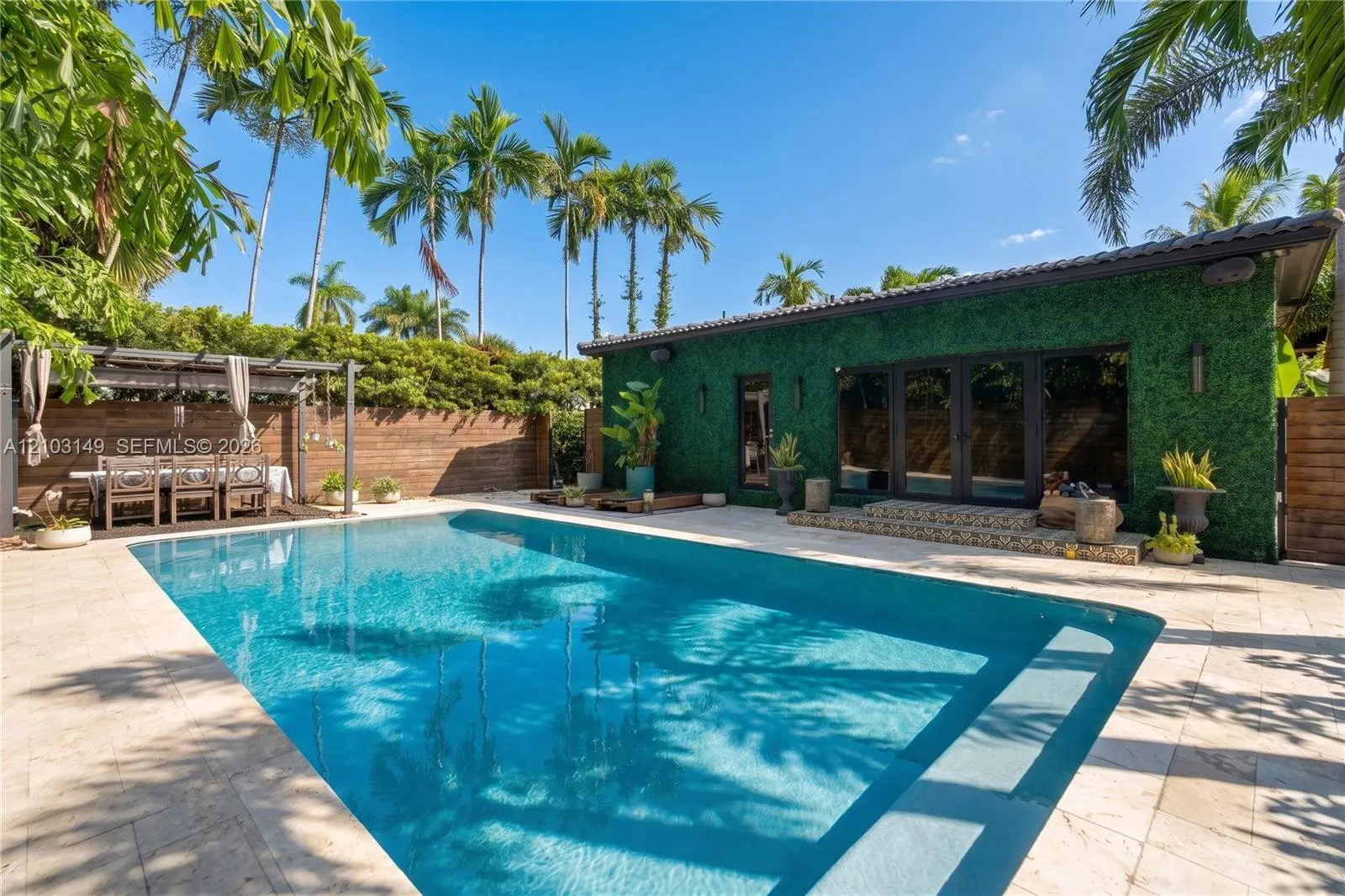 405 W Dilido Drive