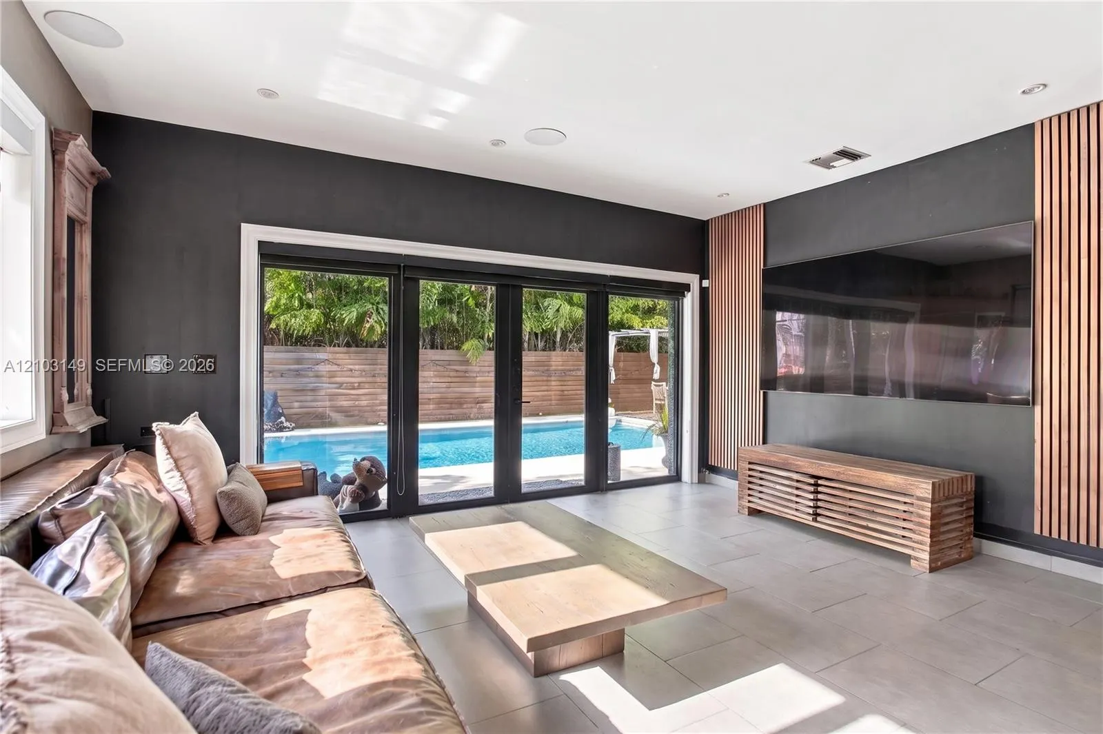 405 W Dilido Drive
