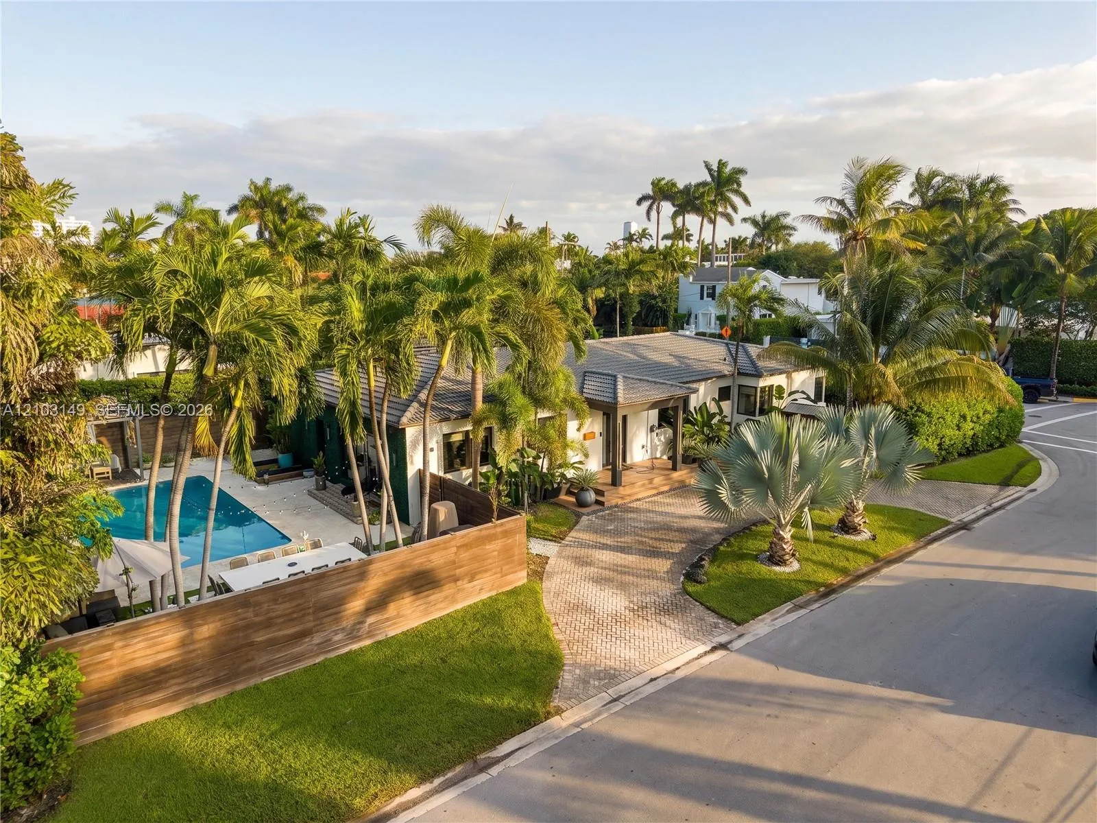 405 W Dilido Drive