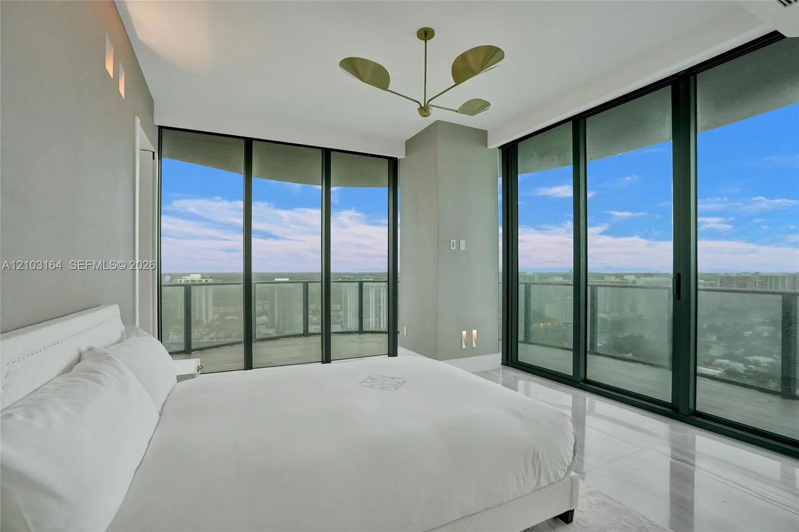 19575 Collins Avenue #33