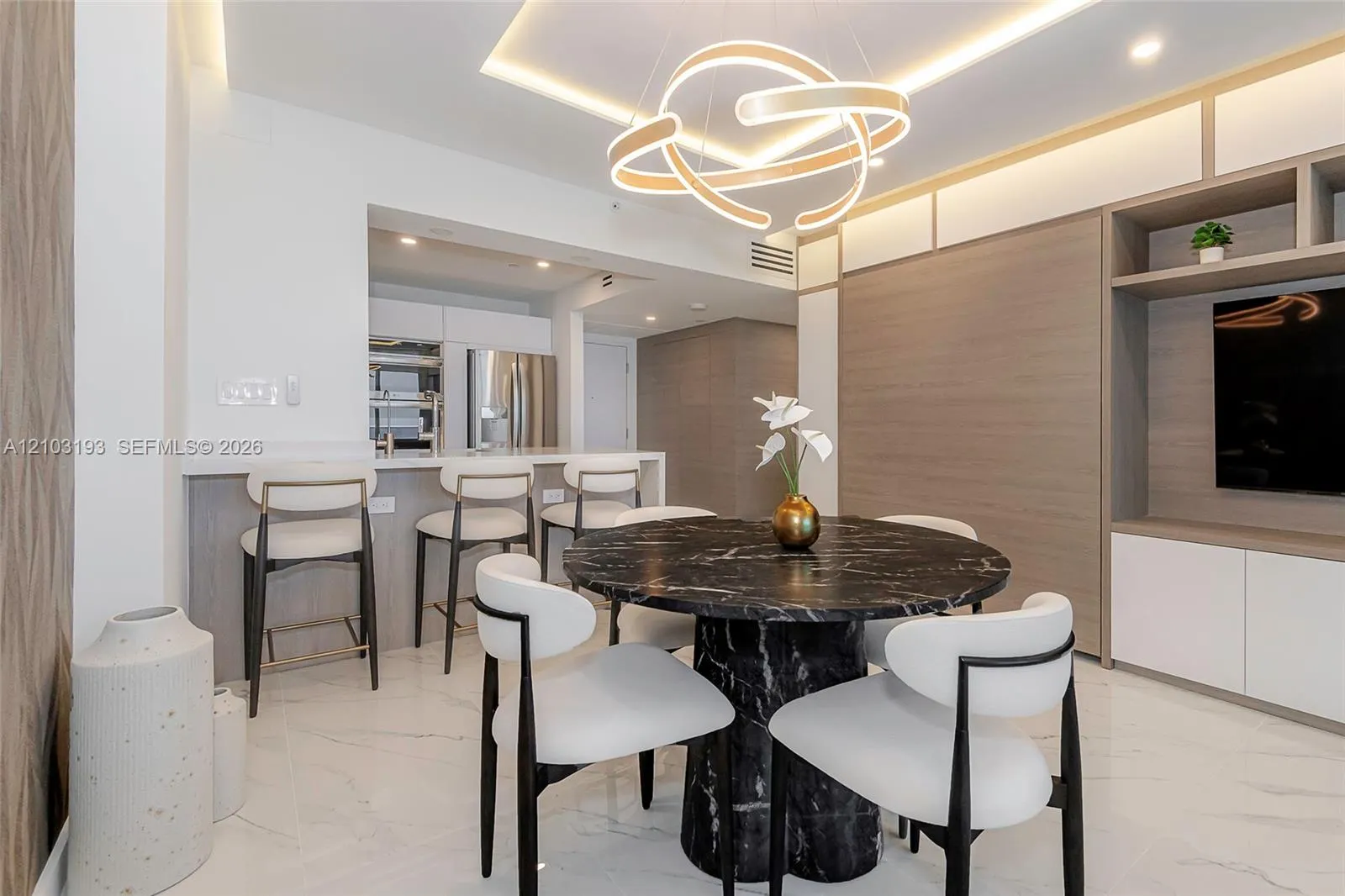 2301 Collins Avenue #825