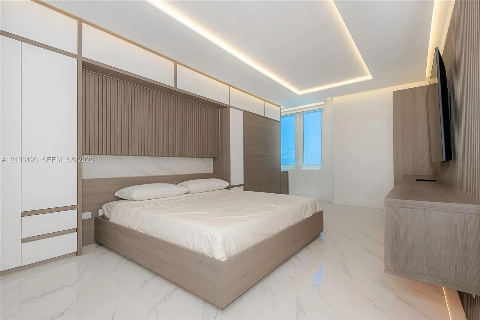 2301 Collins Avenue #825