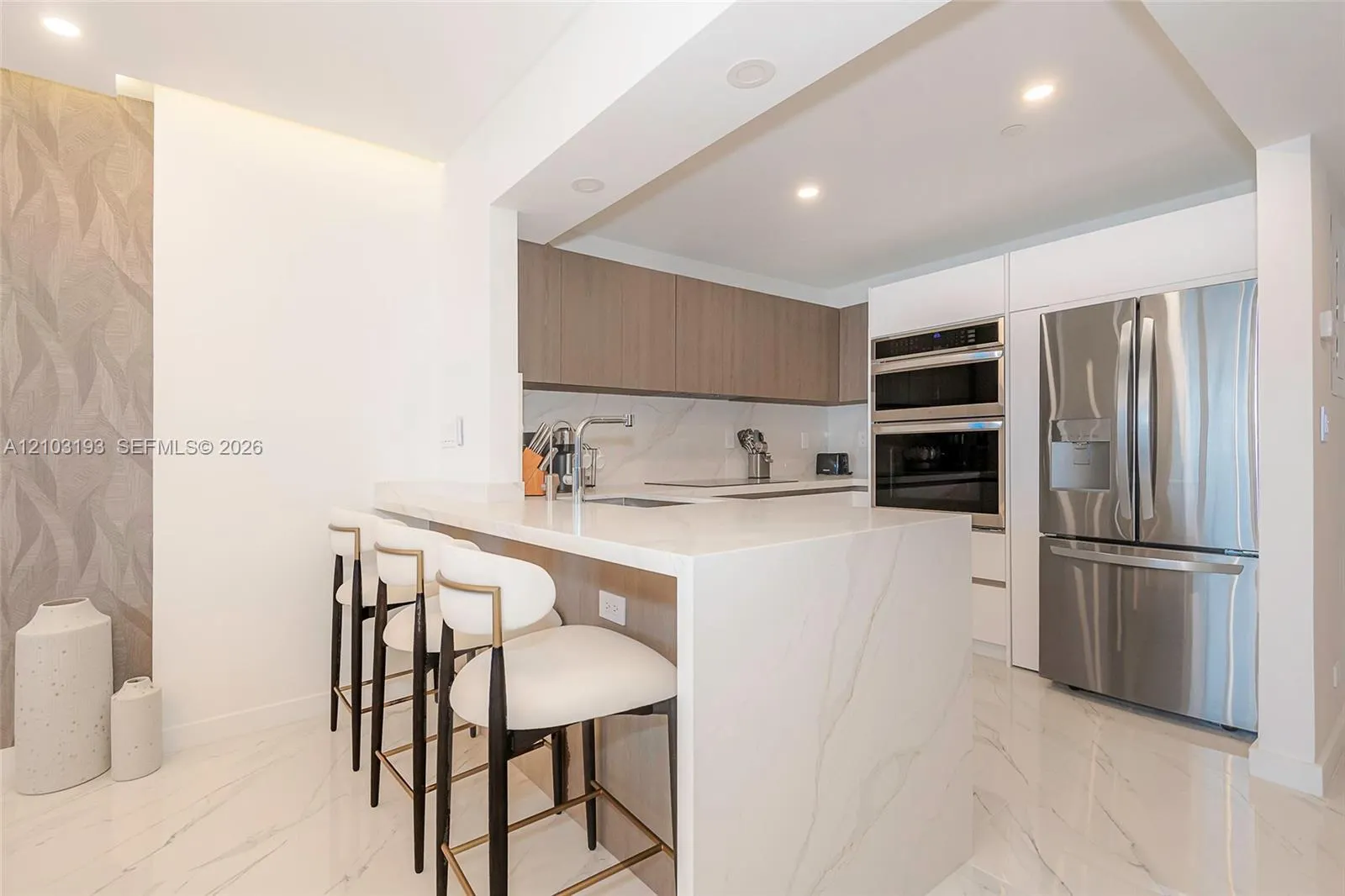 2301 Collins Avenue #825