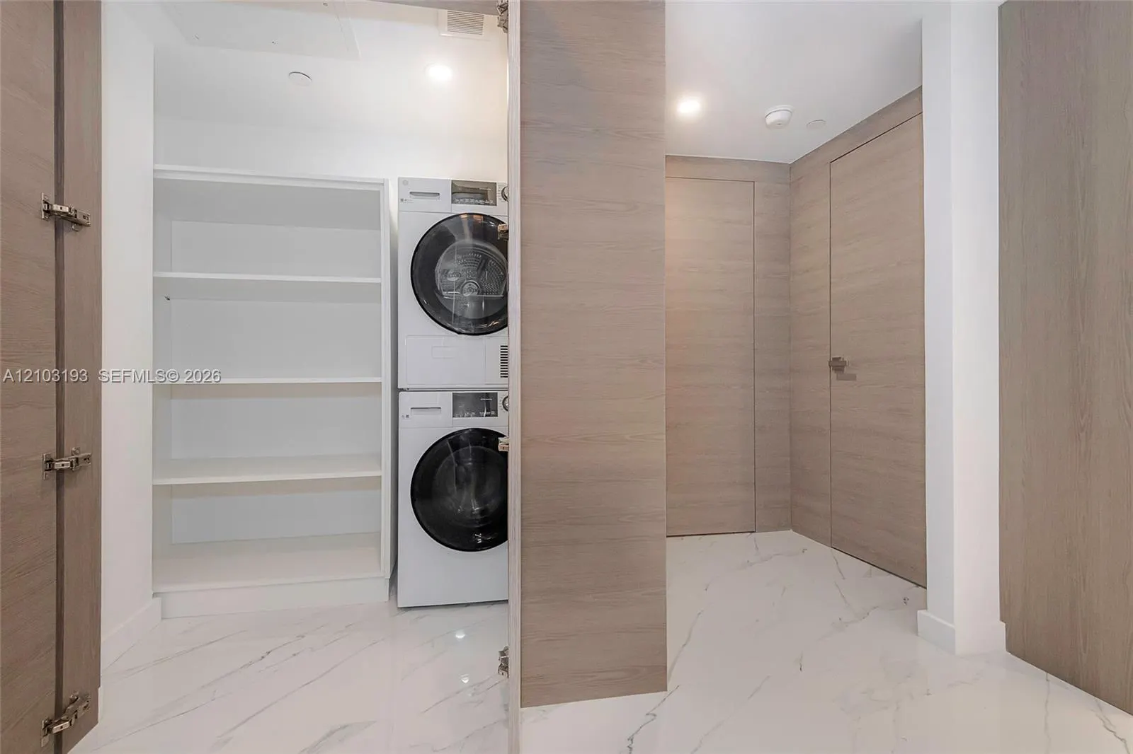 2301 Collins Avenue #825