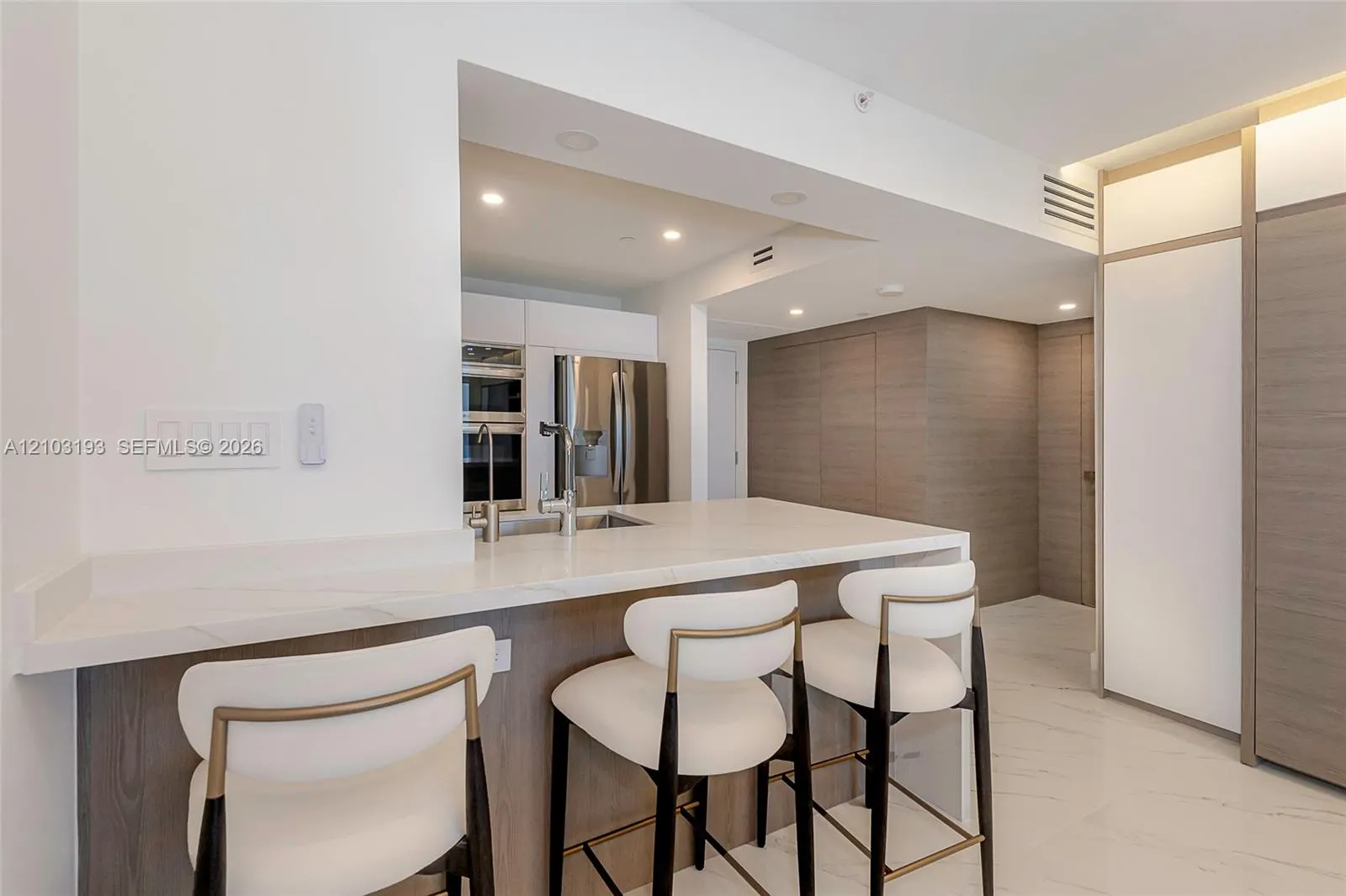 2301 Collins Avenue #825