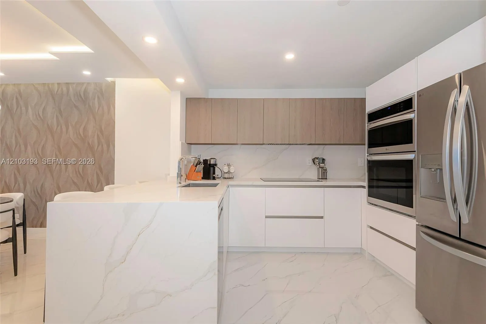 2301 Collins Avenue #825