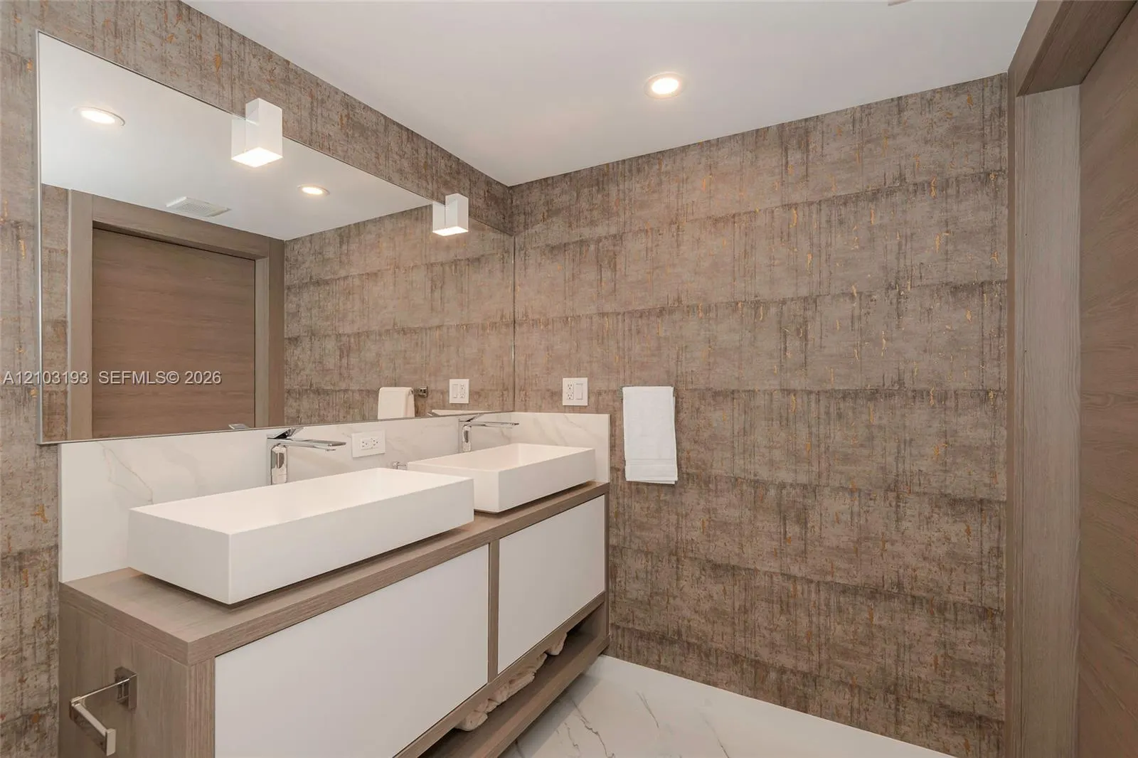 2301 Collins Avenue #825