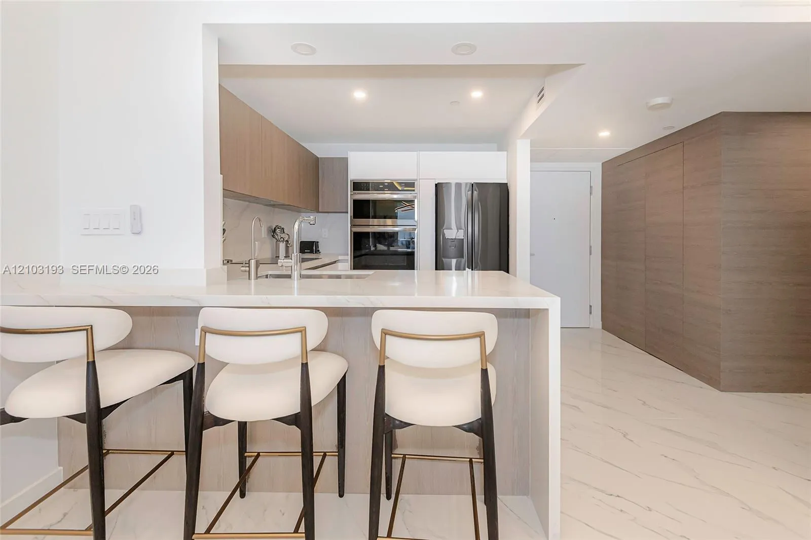 2301 Collins Avenue #825