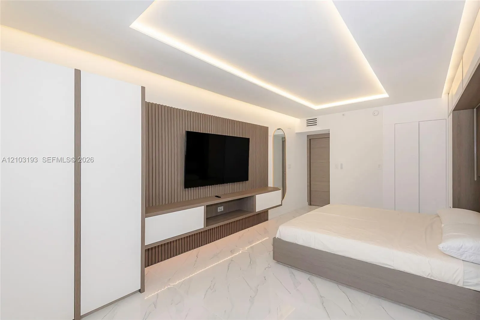 2301 Collins Avenue #825