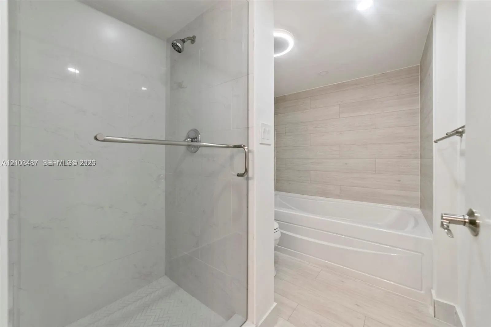 5850 Camino Del Sol #206