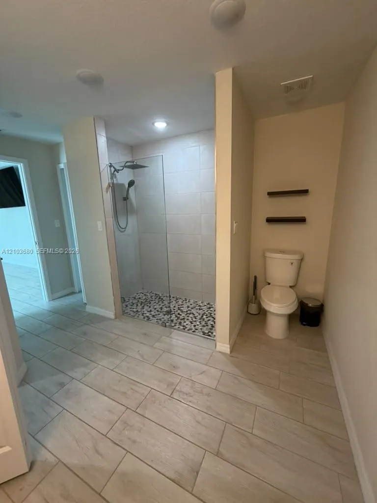 4034 NE 9th Place