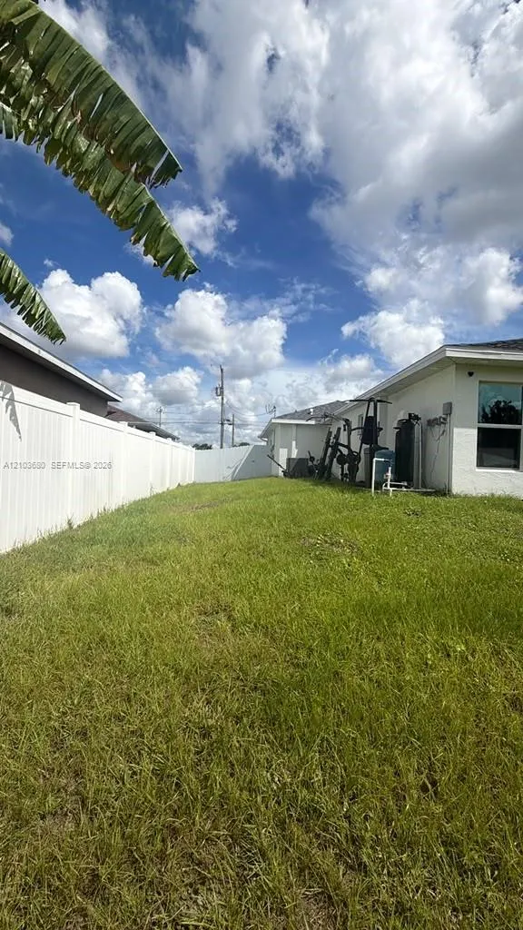 4034 NE 9th Place