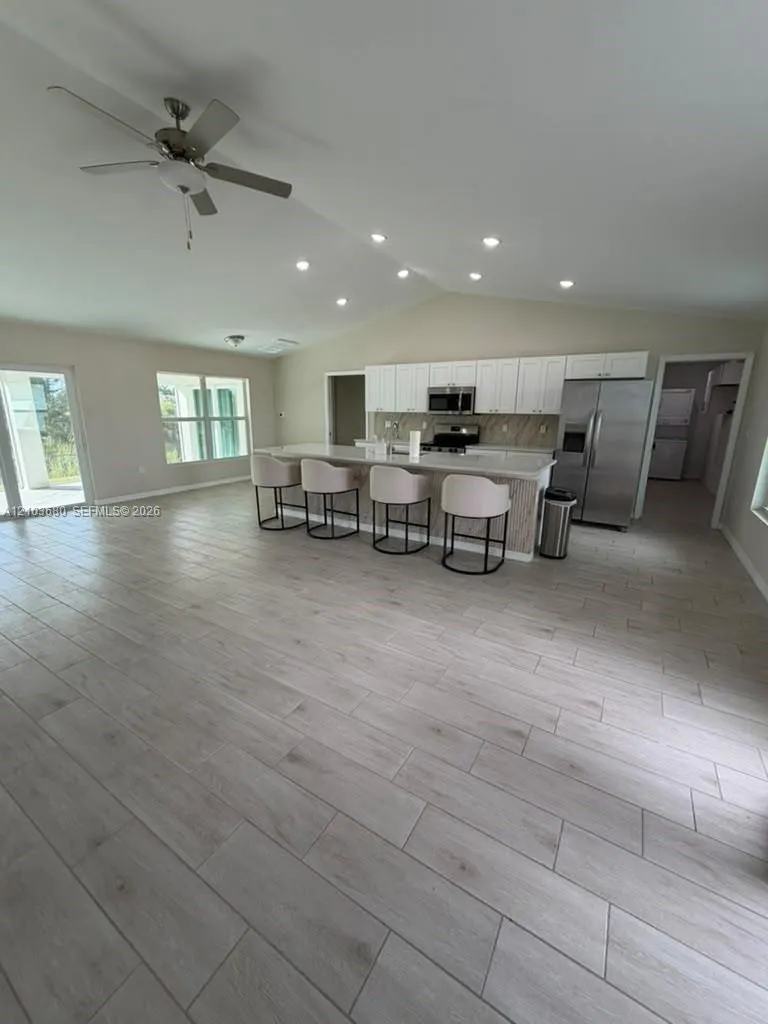 4034 NE 9th Place