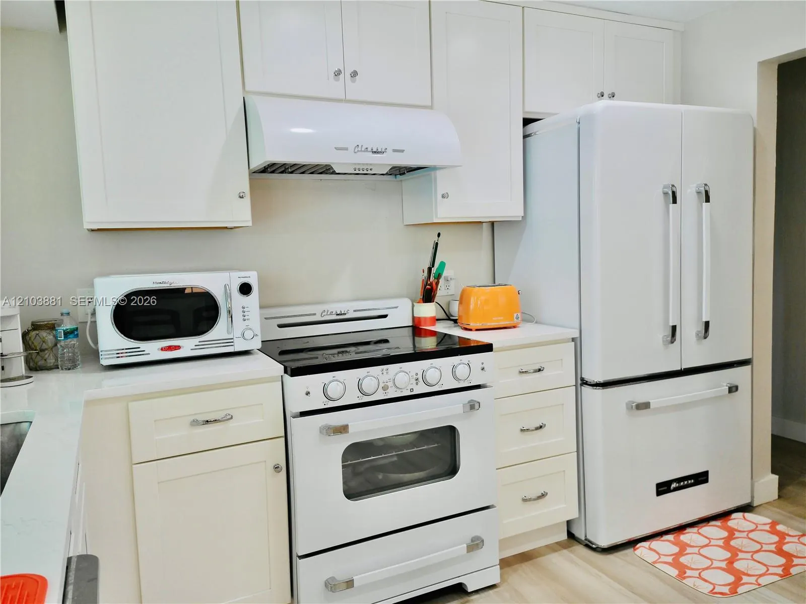 48 N Hibiscus Drive