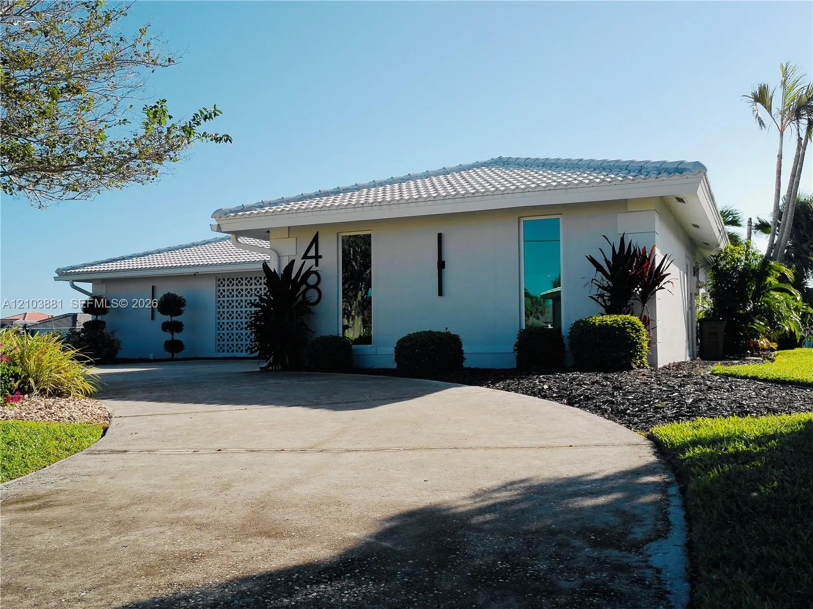 48 N Hibiscus Drive