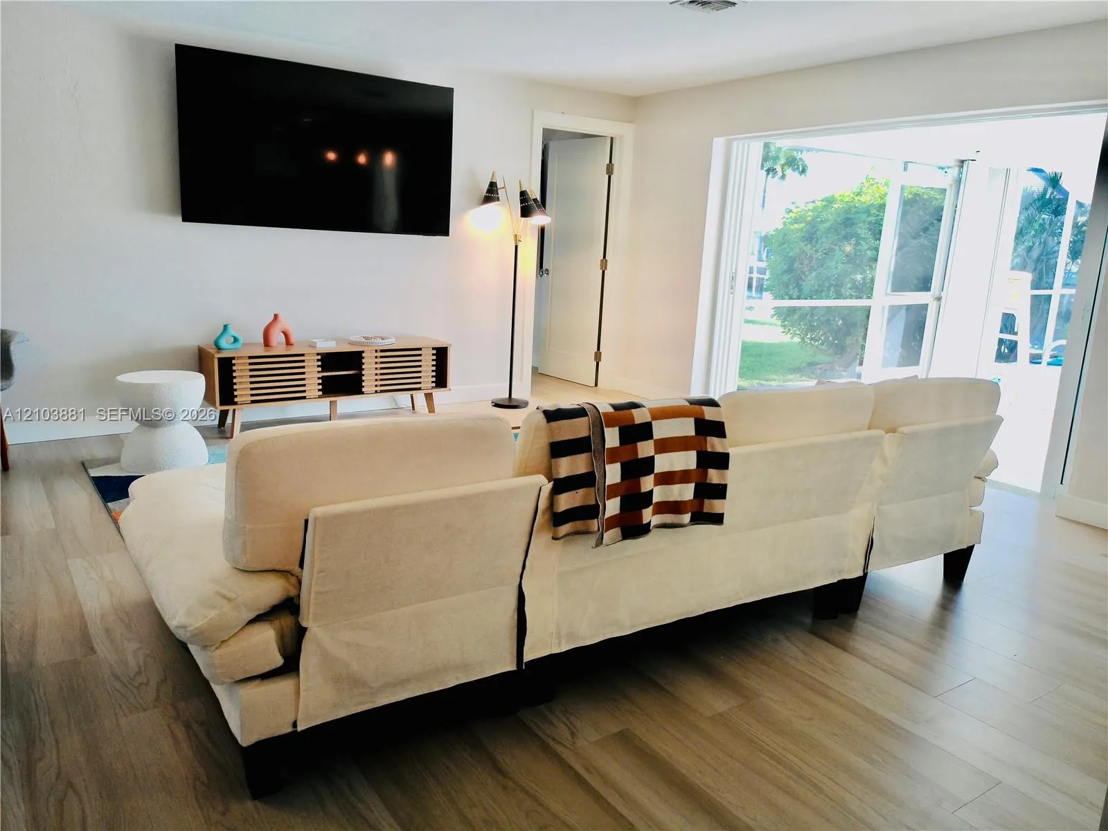 48 N Hibiscus Drive