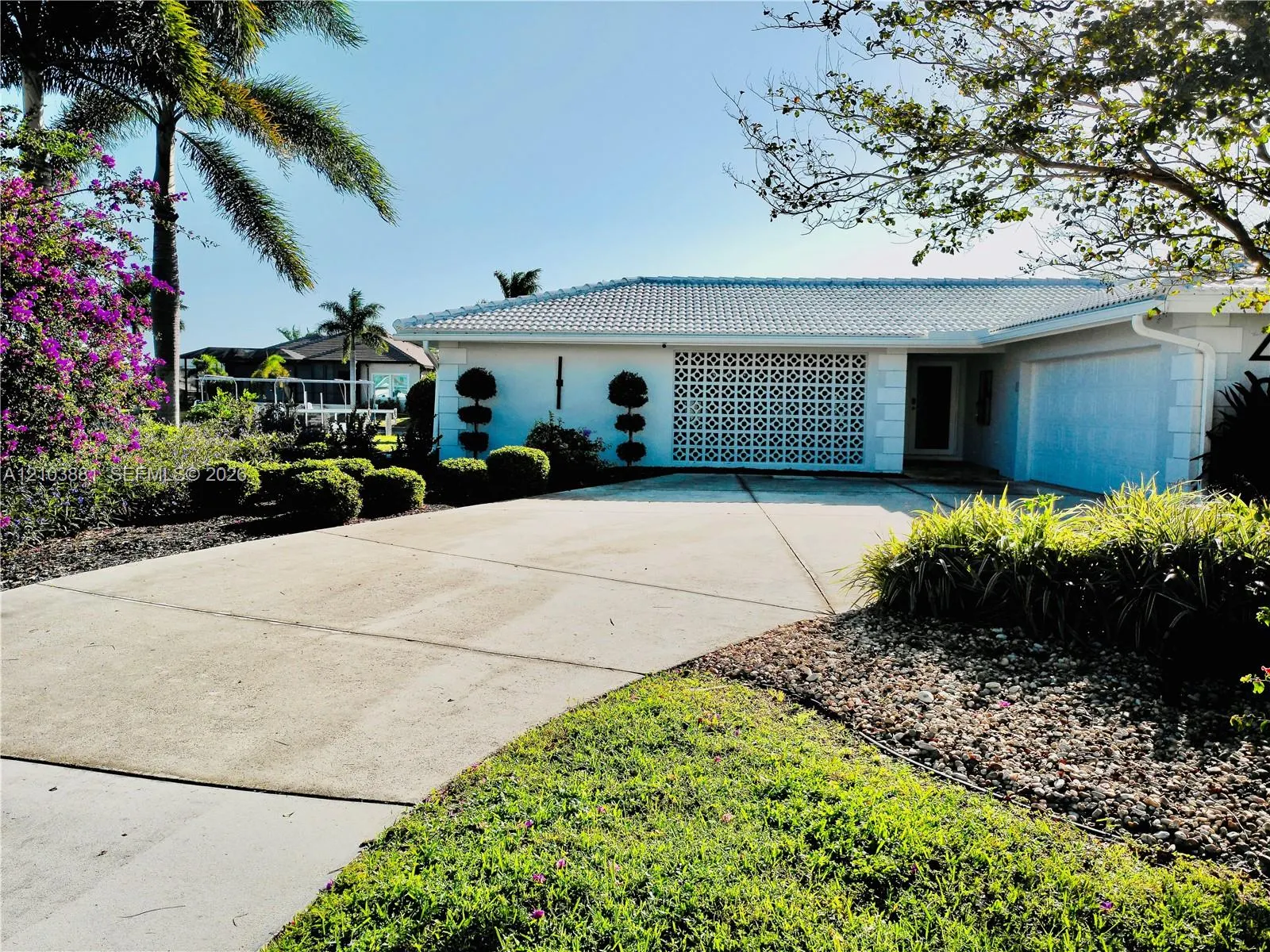 48 N Hibiscus Drive
