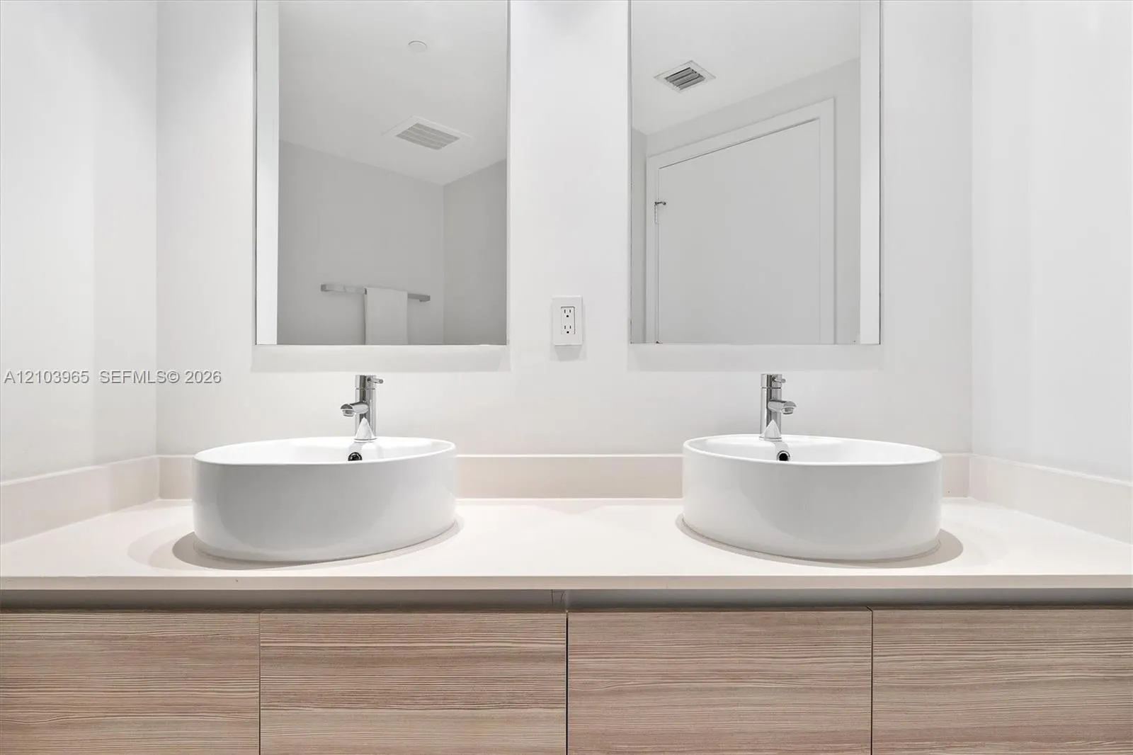 121 NE 34th Street #2904