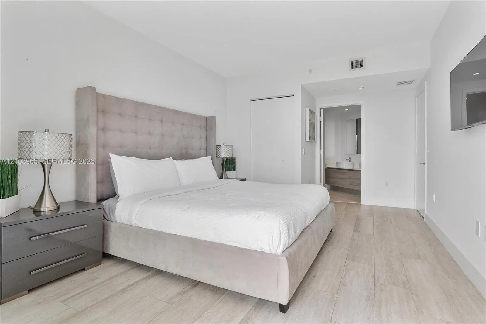 121 NE 34th Street #2904