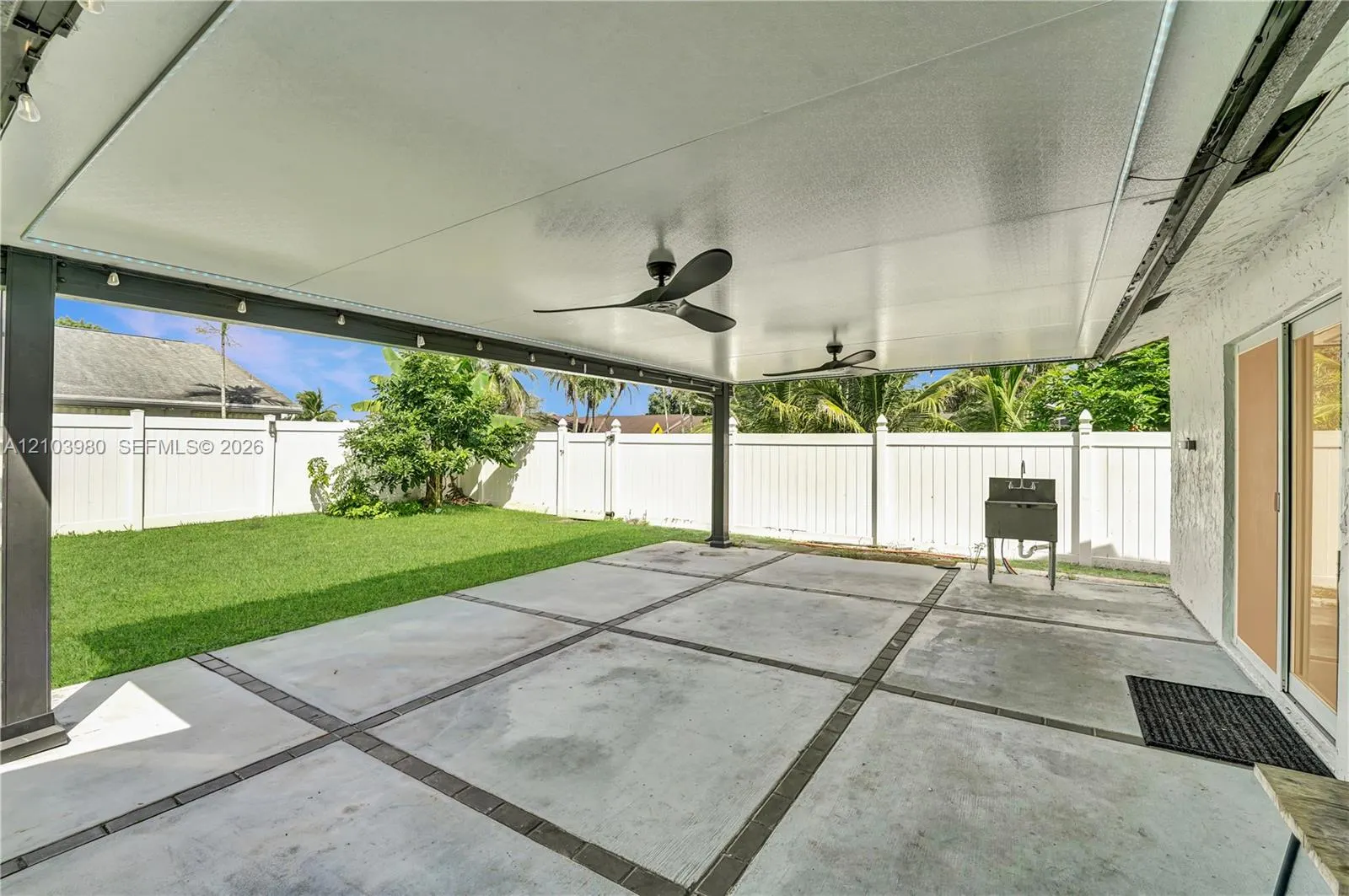 5505 SW 9th Street