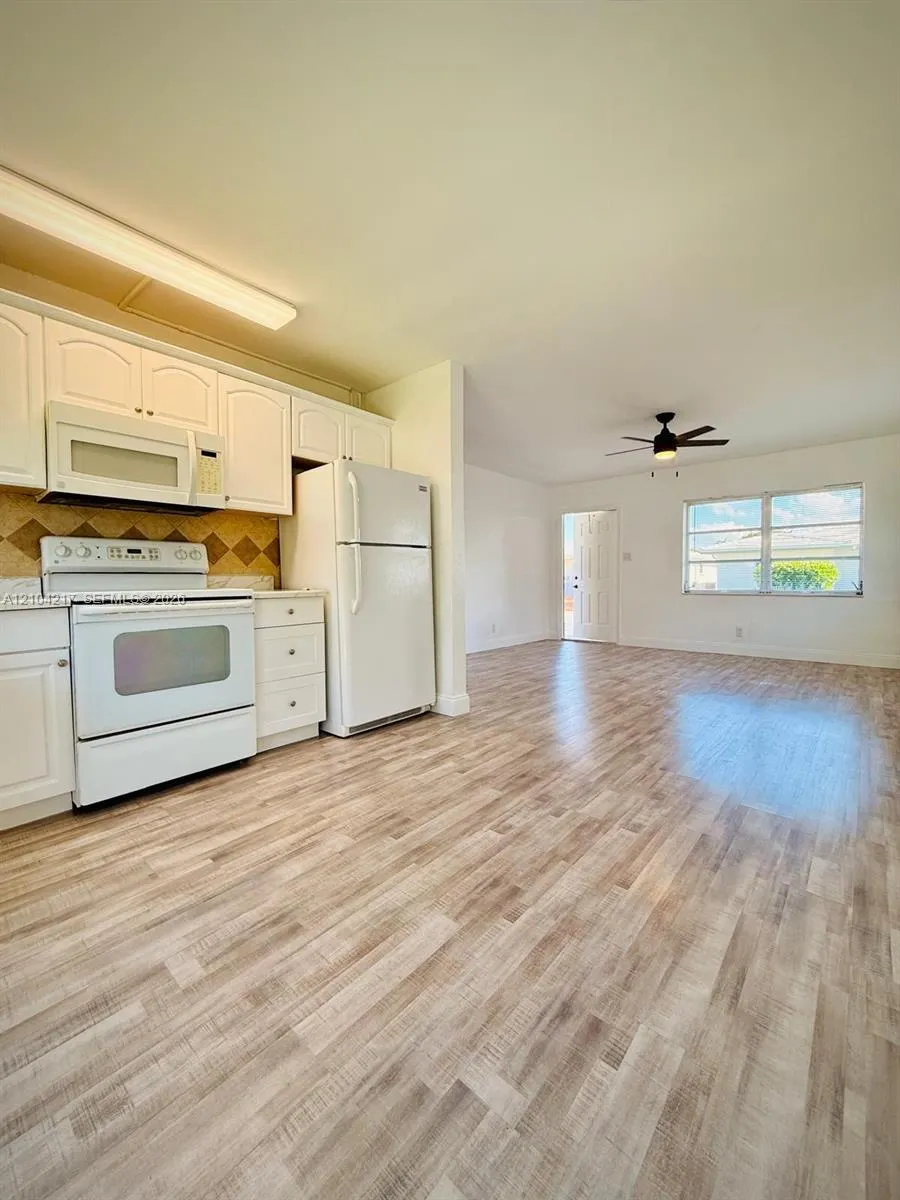 7105 NW 74th Place