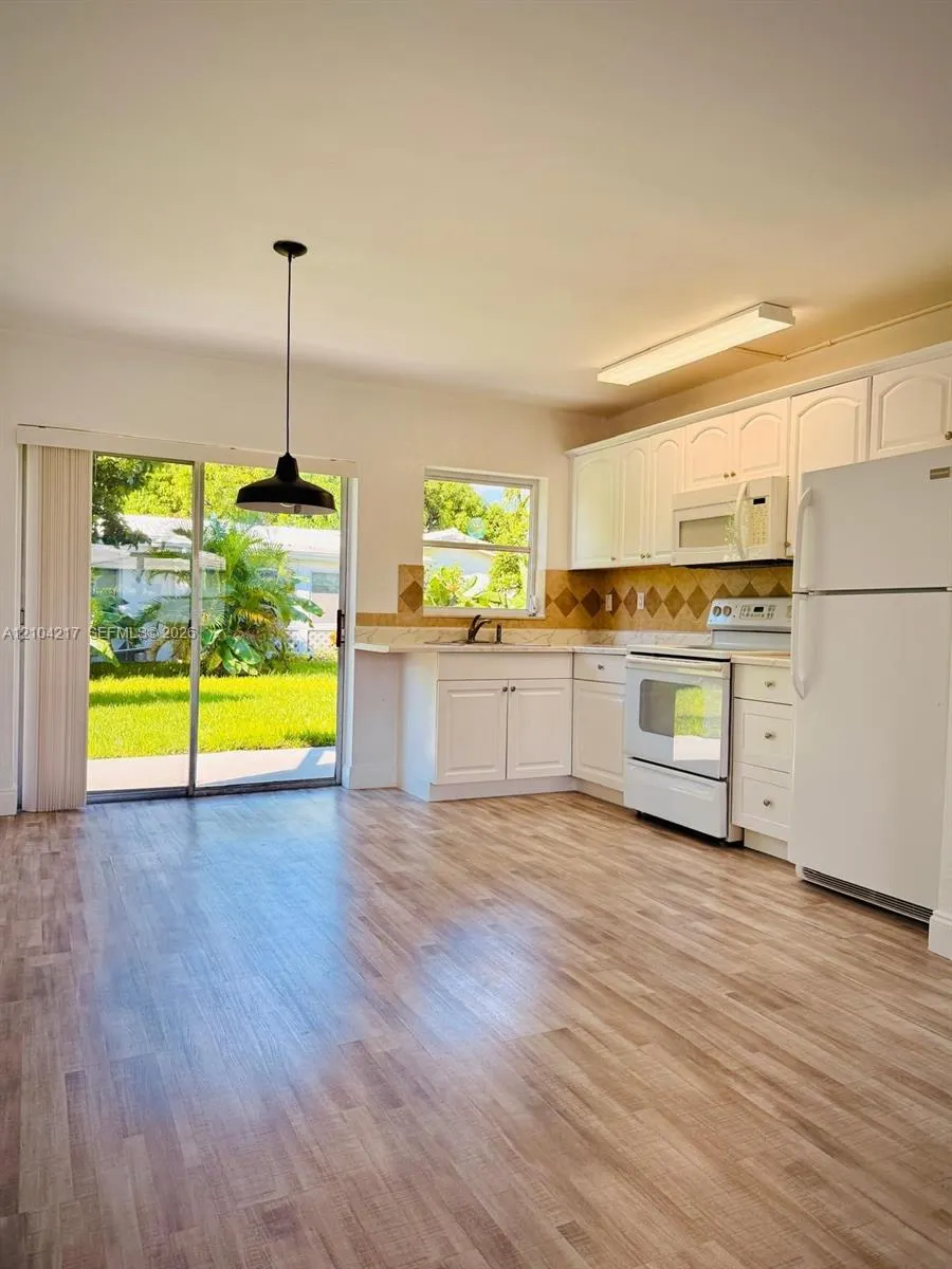 7105 NW 74th Place
