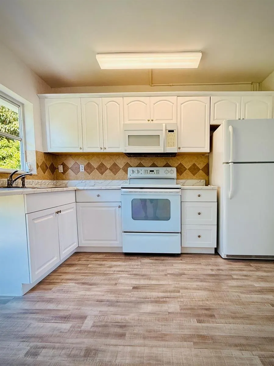 7105 NW 74th Place