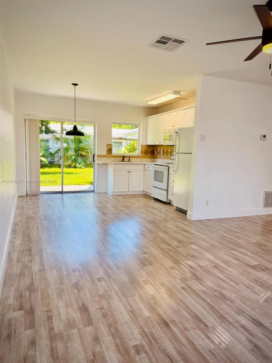 7105 NW 74th Place