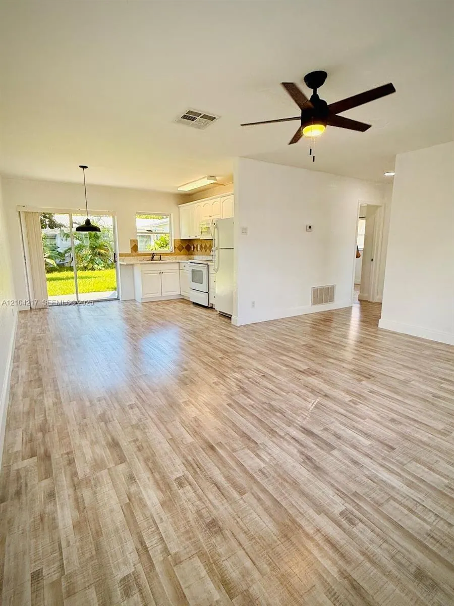 7105 NW 74th Place