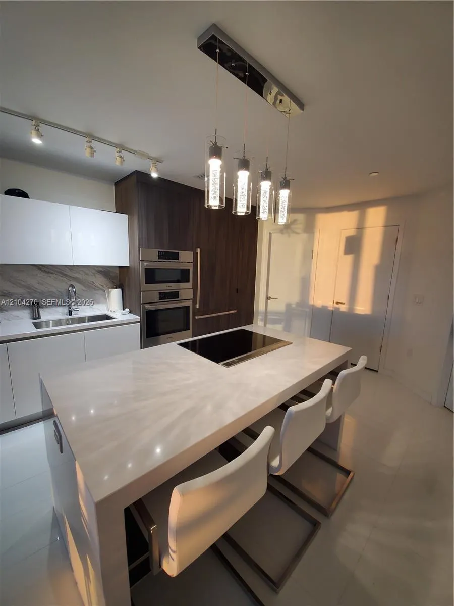851 NE 1st Avenue #4208