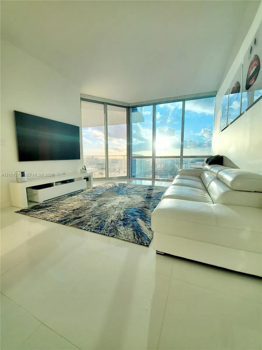 851 NE 1st Avenue #4208
