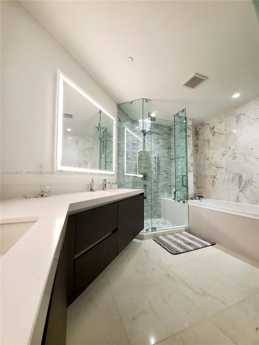 851 NE 1st Avenue #4208