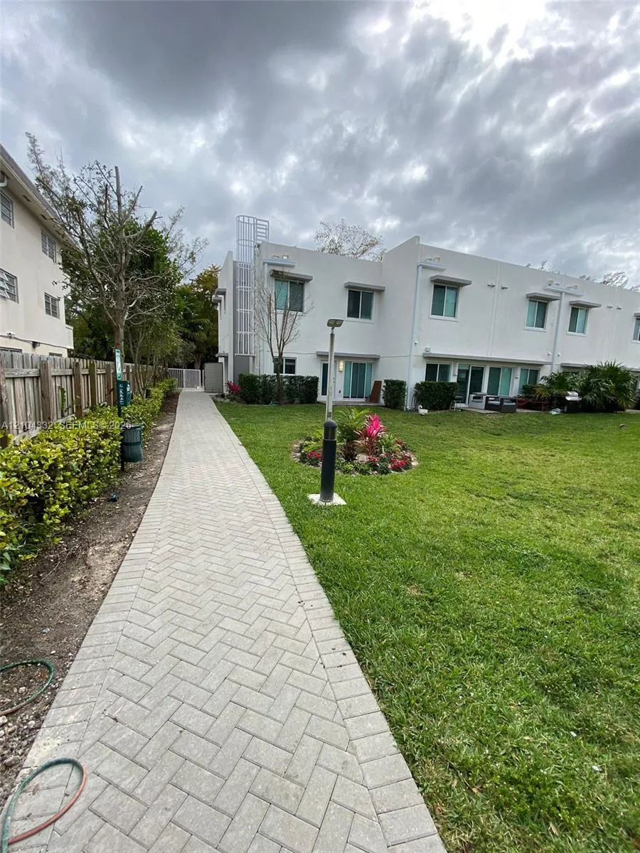 517 NE 121st Street #517
