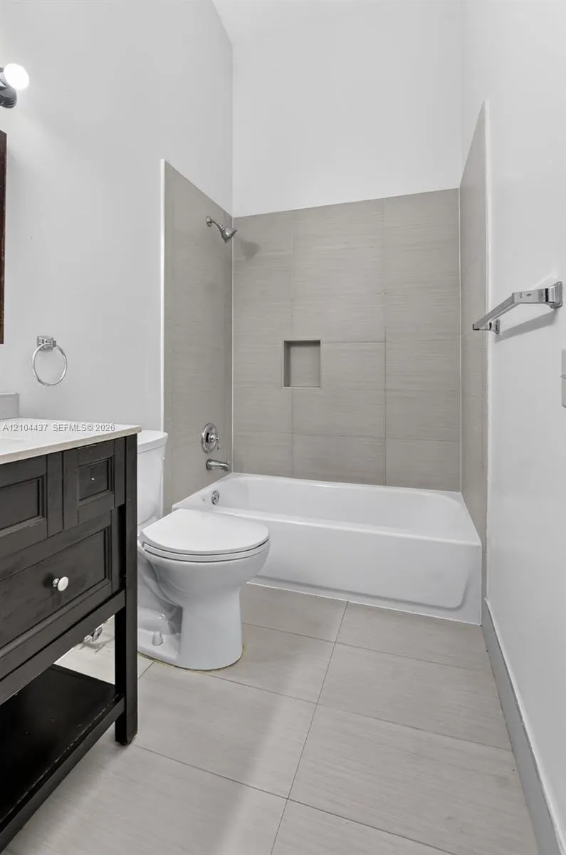 7690 Lago Del Mar Drive #407