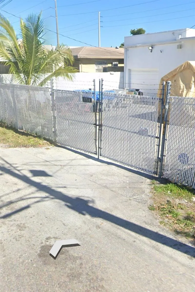 1714 N Dixie Highway #102
