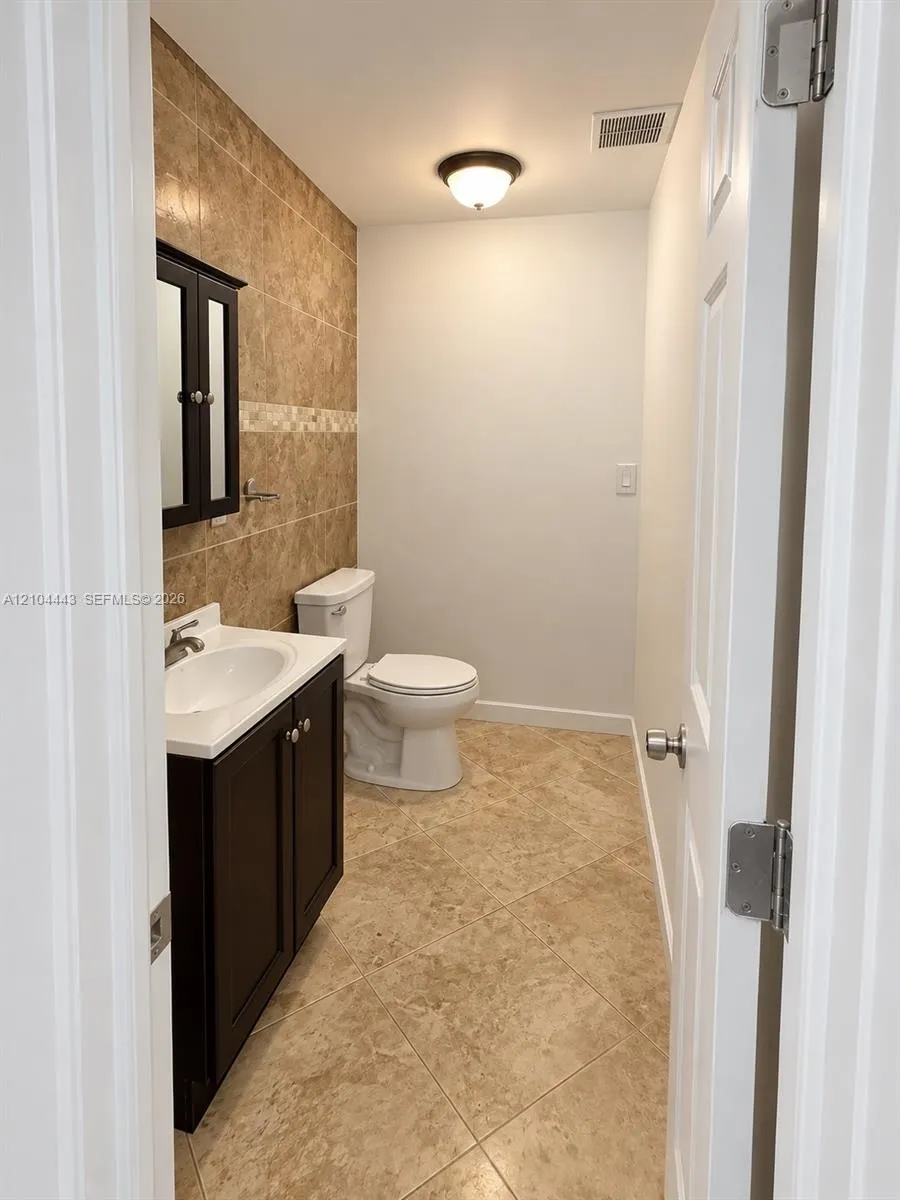 1714 N Dixie Highway #102