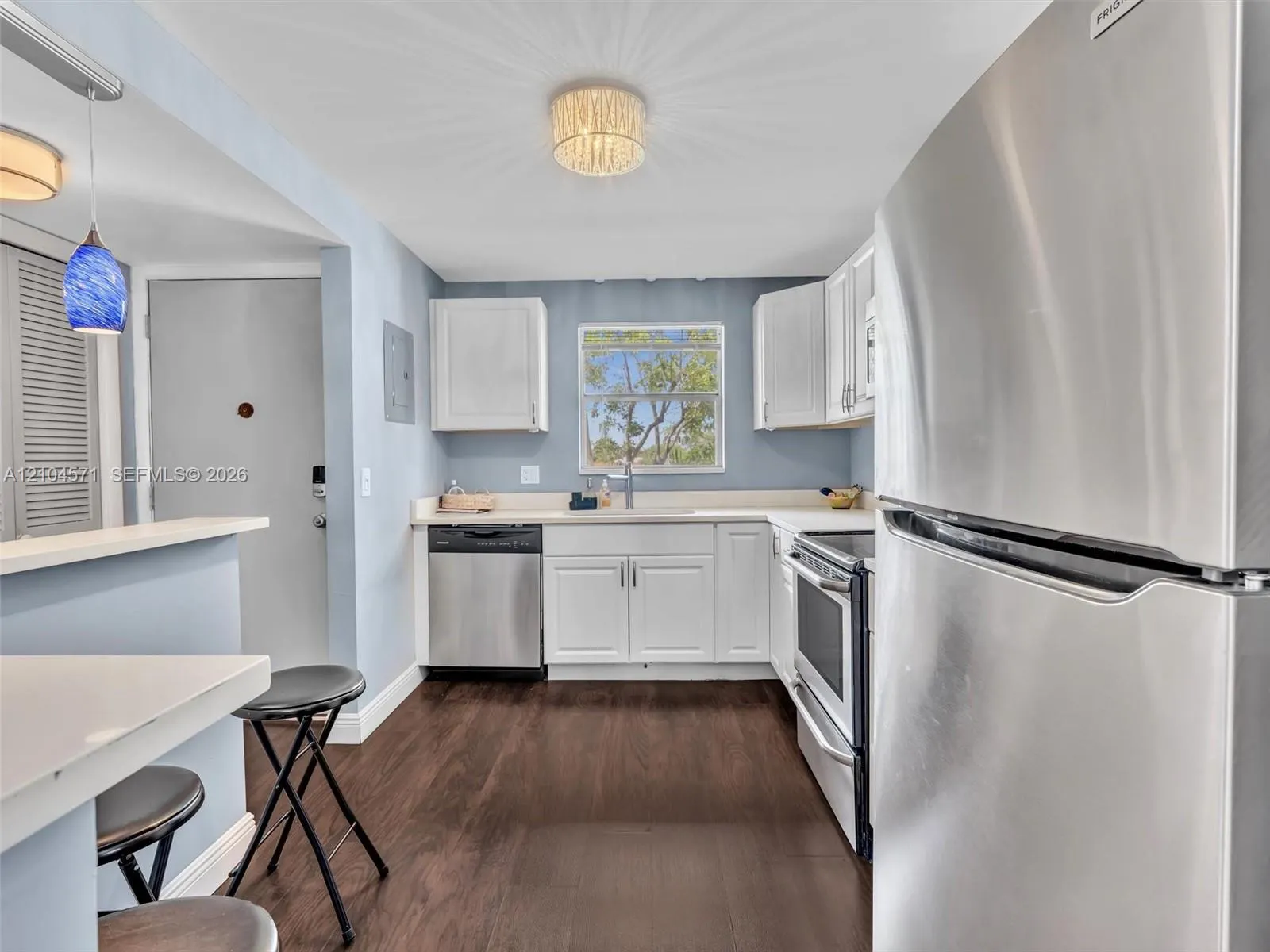 700 SE 6th Avenue #201