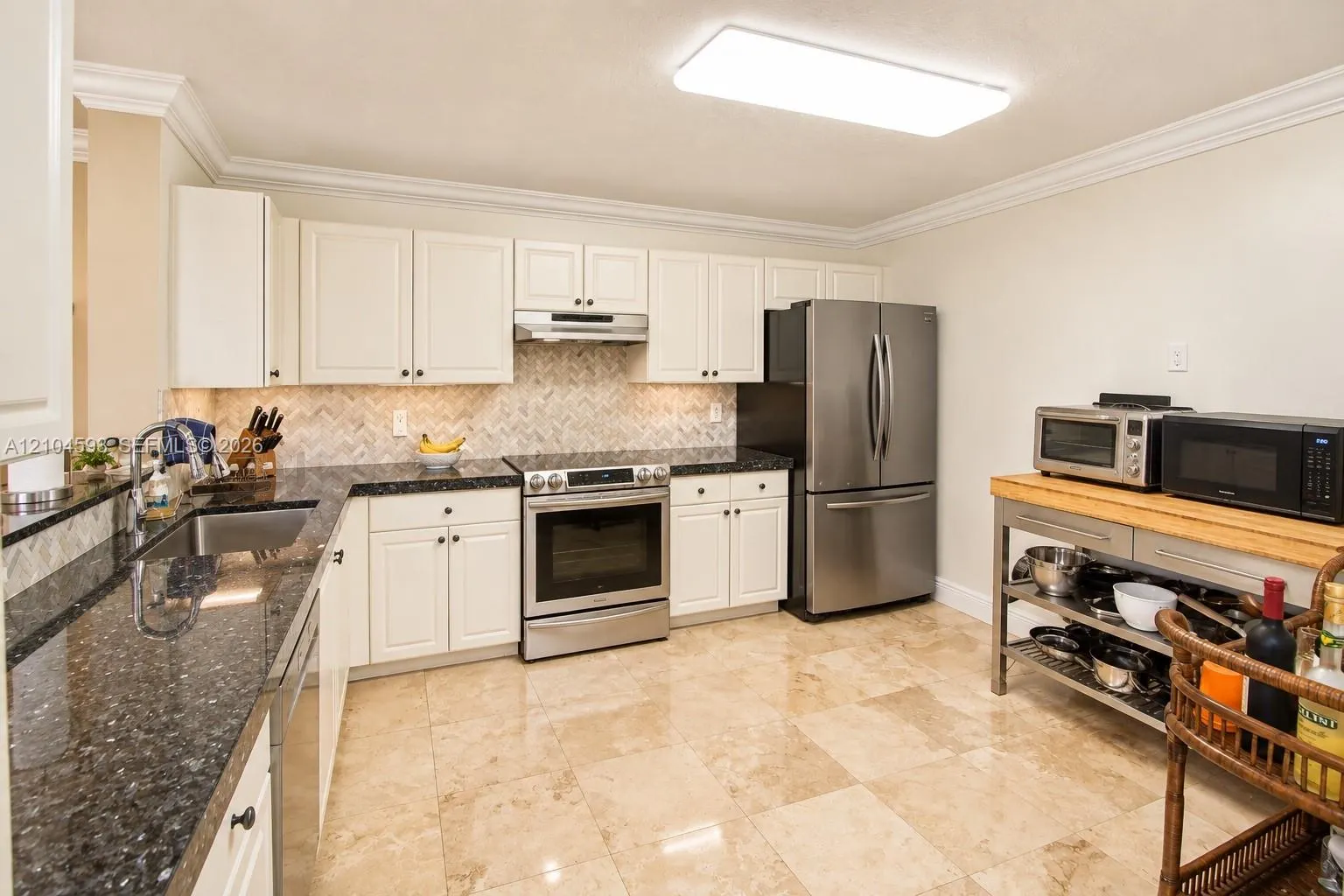 609 E Sheridan Street #405