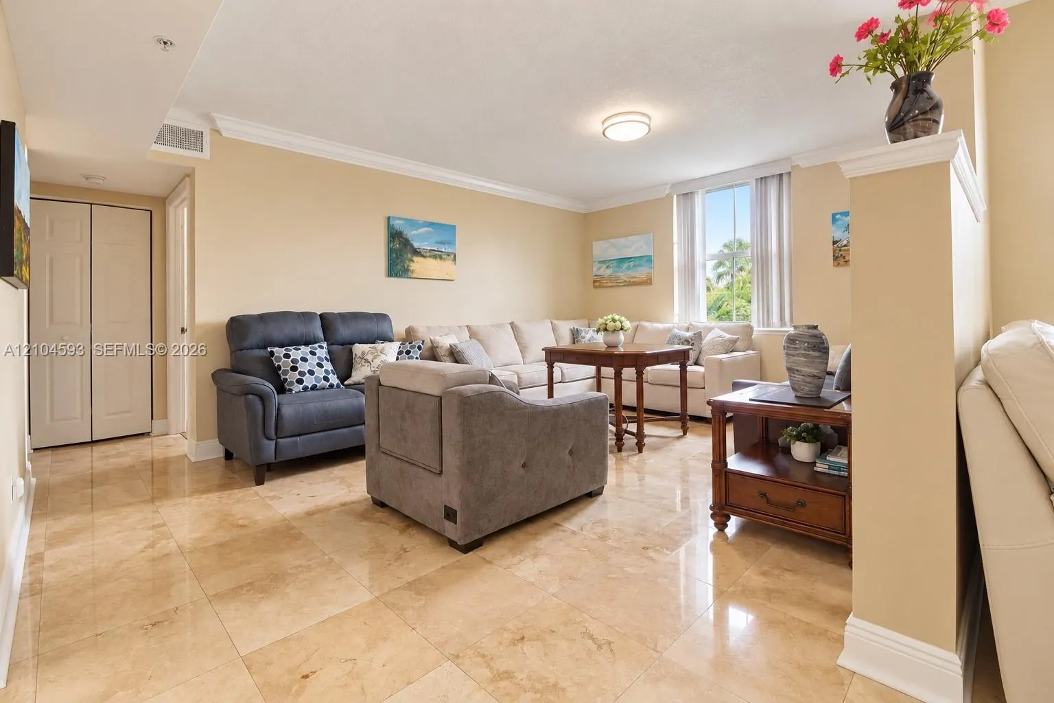 609 E Sheridan Street #405