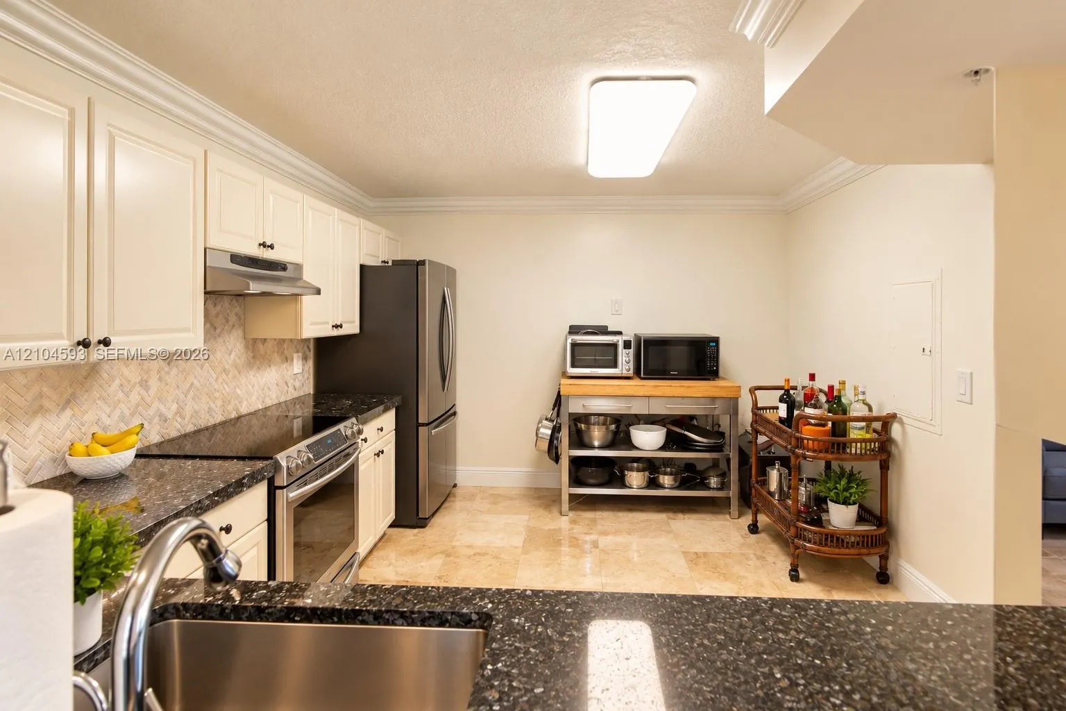 609 E Sheridan Street #405