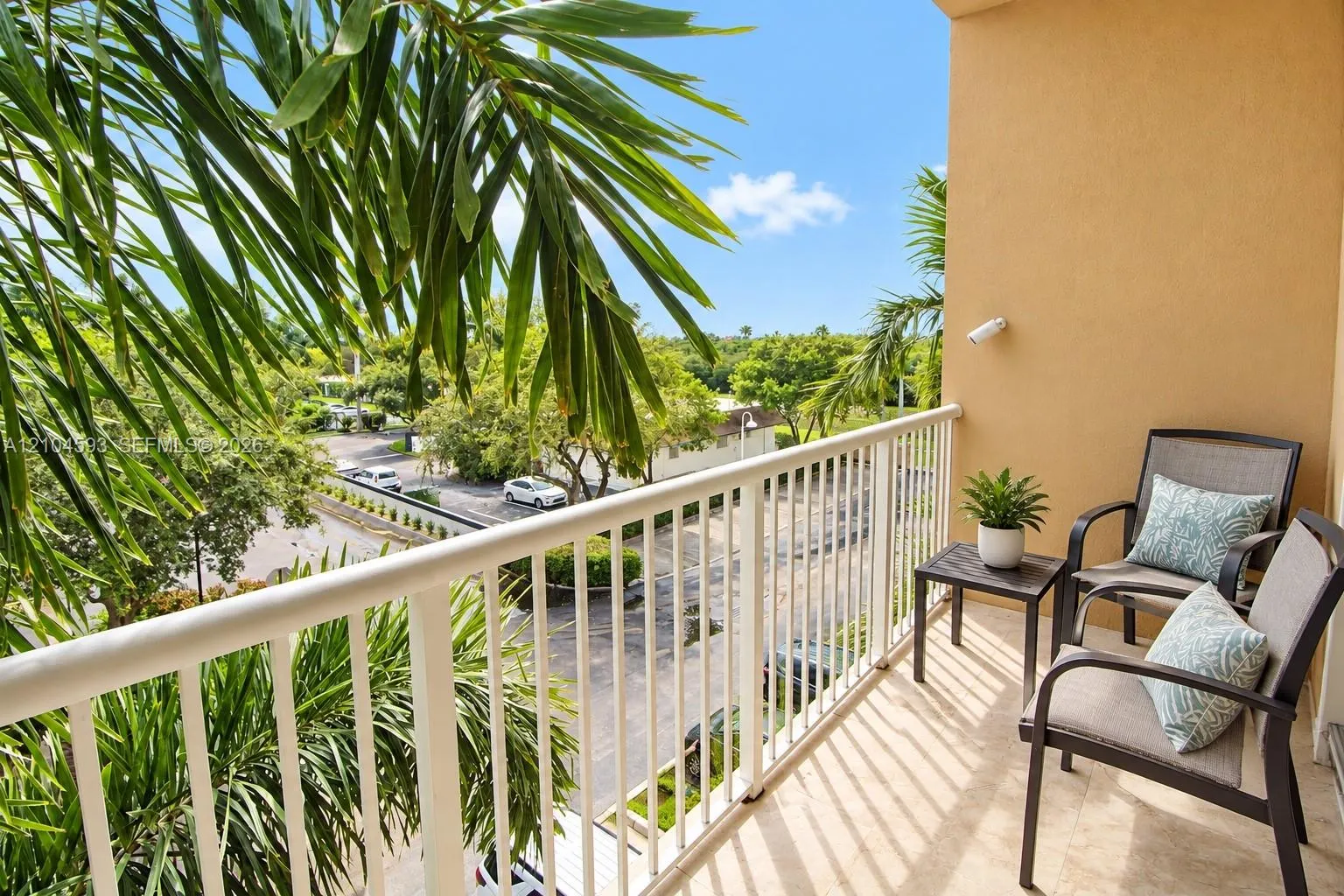 609 E Sheridan Street #405