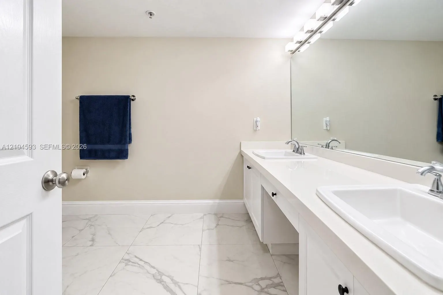 609 E Sheridan Street #405