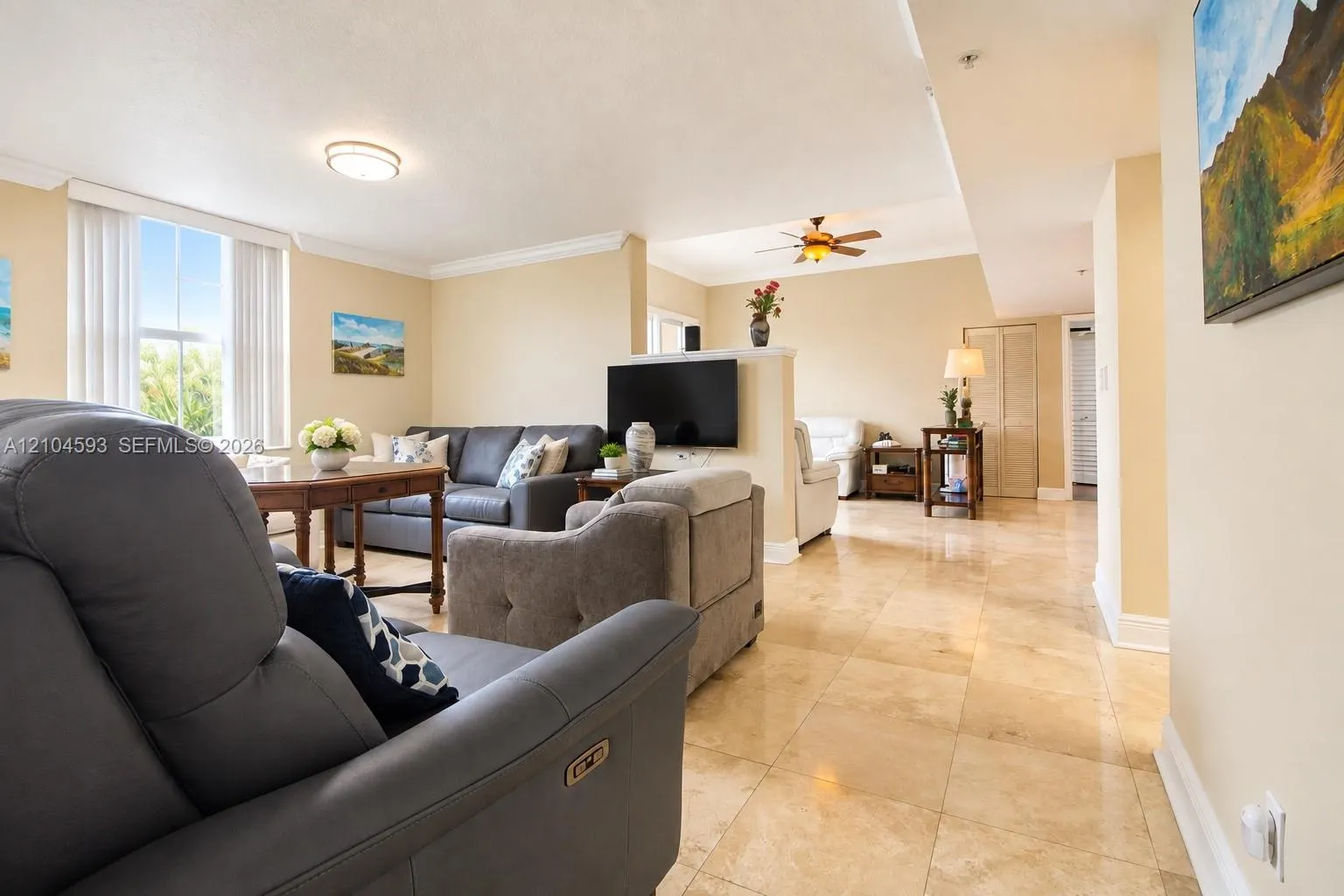 609 E Sheridan Street #405