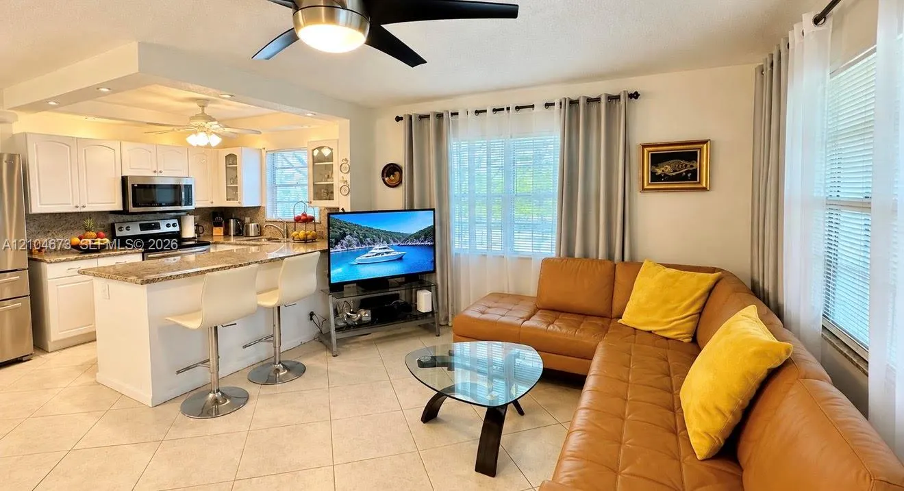 116 E Westbury E #116