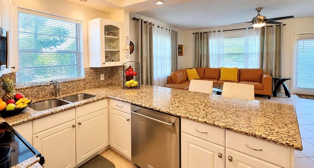 116 E Westbury E #116