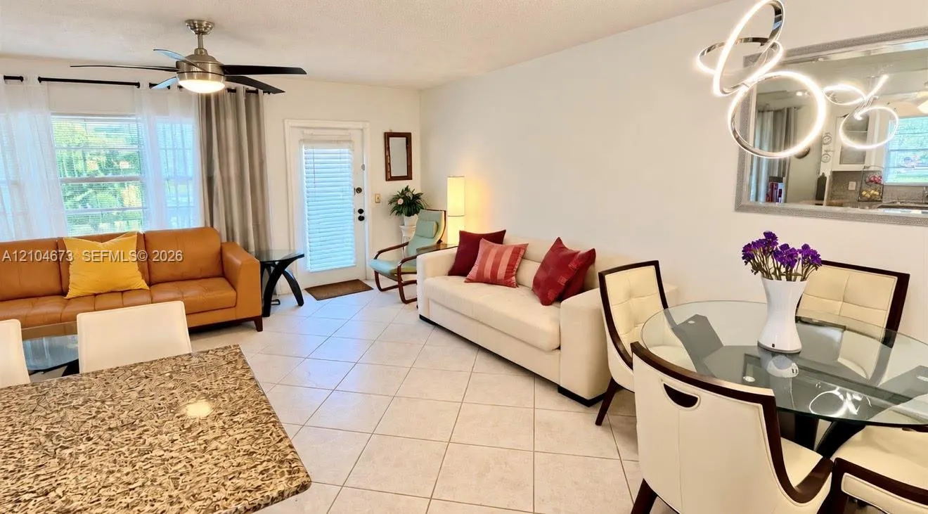 116 E Westbury E #116